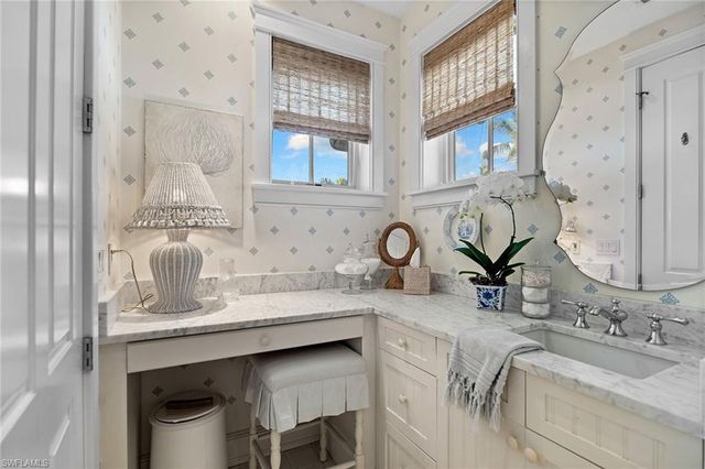 1800 Gordon DR, Naples, FL 34102