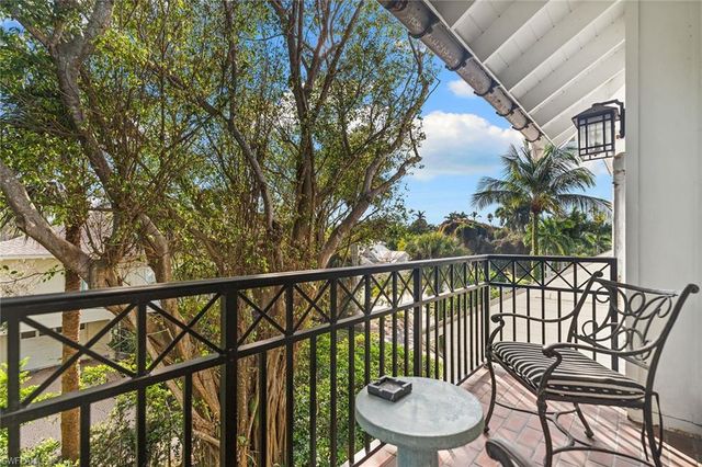 1800 Gordon DR, Naples, FL 34102