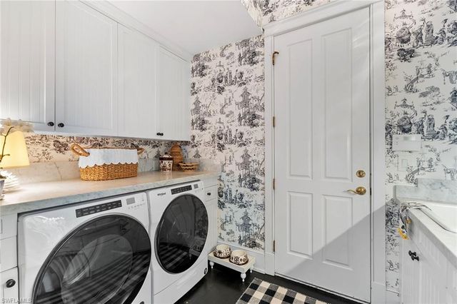 1800 Gordon DR, Naples, FL 34102