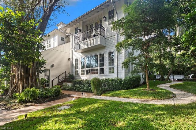 1800 Gordon DR, Naples, FL 34102