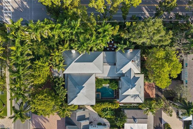 1800 Gordon DR, Naples, FL 34102