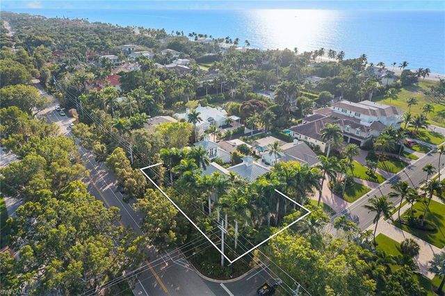 1800 Gordon DR, Naples, FL 34102