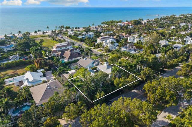 1800 Gordon DR, Naples, FL 34102