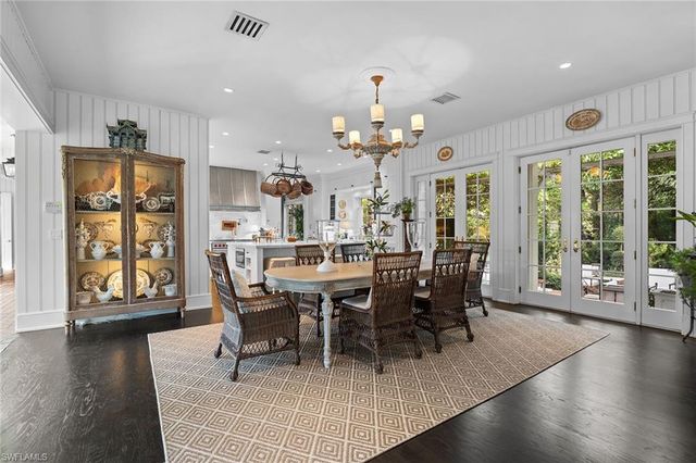 1800 Gordon DR, Naples, FL 34102