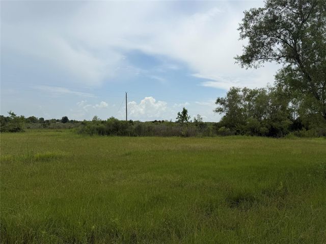 1597 Fm 686, Dayton, TX 77535