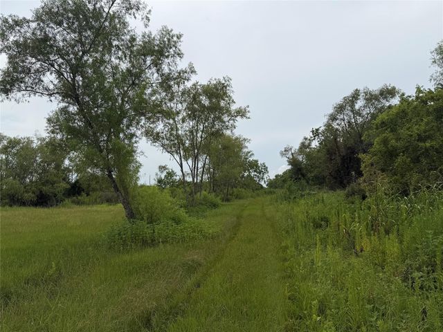1597 Fm 686, Dayton, TX 77535