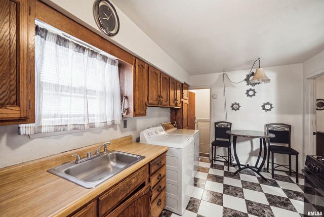 1921 W CLARKE Avenue, West Peoria, IL 61604