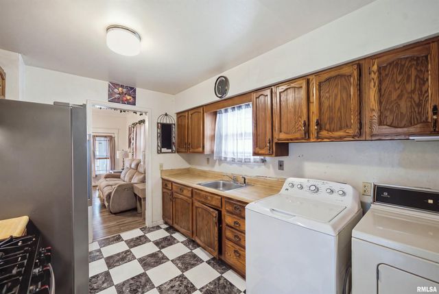 1921 W CLARKE Avenue, West Peoria, IL 61604