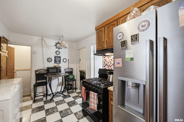1921 W CLARKE Avenue, West Peoria, IL 61604