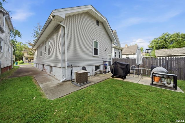 1921 W CLARKE Avenue, West Peoria, IL 61604