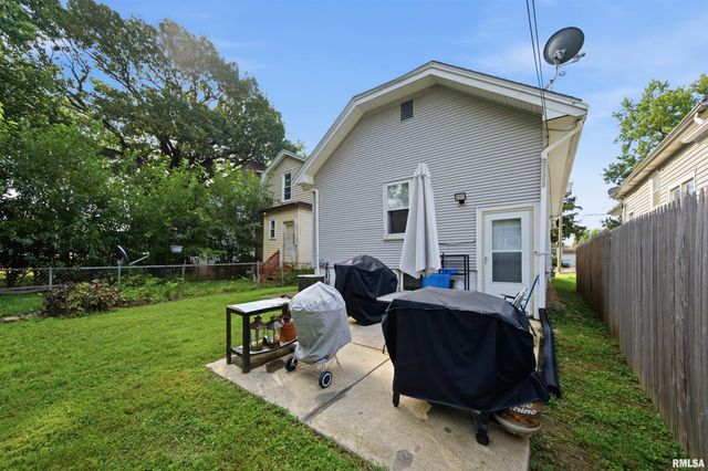 1921 W CLARKE Avenue, West Peoria, IL 61604