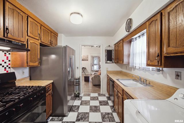 1921 W CLARKE Avenue, West Peoria, IL 61604
