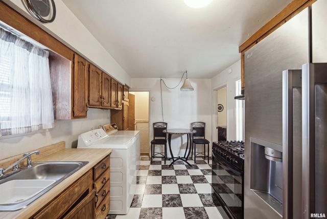 1921 W CLARKE Avenue, West Peoria, IL 61604