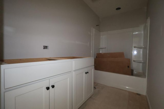 1121 Quarry Oak Drive, Grove City, OH 43123