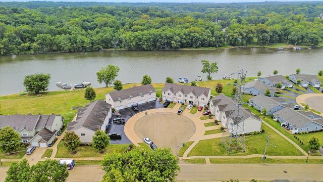 1613 Riverside Circle, Dixon, IL 61021