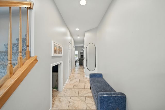 1613 Riverside Circle, Dixon, IL 61021