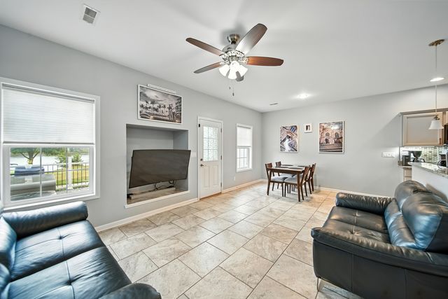 1613 Riverside Circle, Dixon, IL 61021