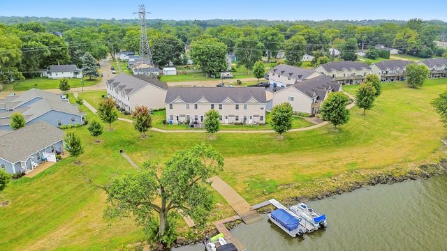 1613 Riverside Circle, Dixon, IL 61021