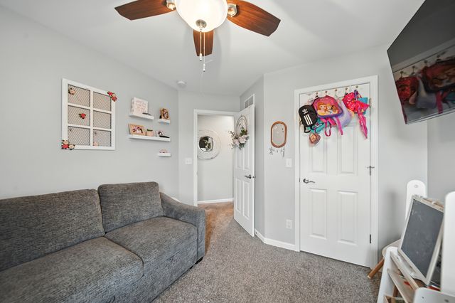 1613 Riverside Circle, Dixon, IL 61021