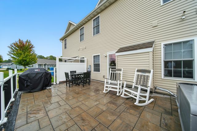 1613 Riverside Circle, Dixon, IL 61021