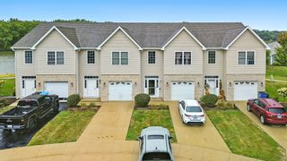 1613 Riverside Circle, Dixon, IL 61021