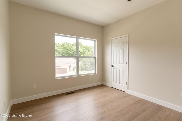 7605 Pauls View Pl, Louisville, KY 40228