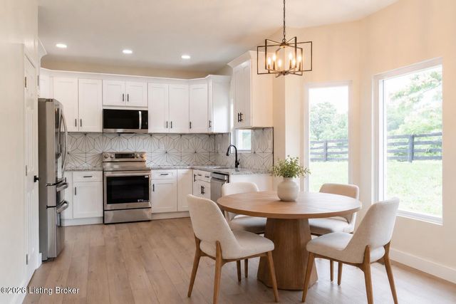 7605 Pauls View Pl, Louisville, KY 40228