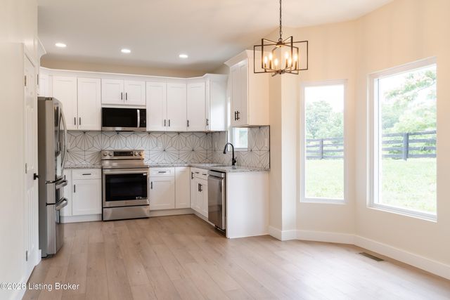 7605 Pauls View Pl, Louisville, KY 40228