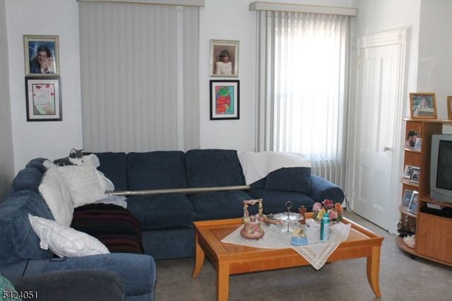 79 Nagle St, Paterson City, NJ 07501