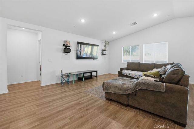 1262 Allegiance Avenue, Hemet, CA 92543