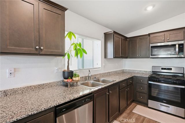 1262 Allegiance Avenue, Hemet, CA 92543