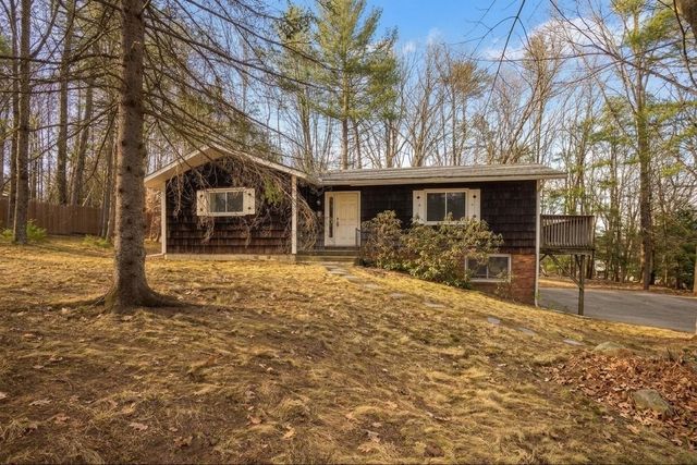 4 Skyline Drive, Essex, VT 05452