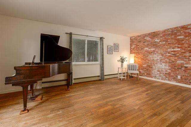 4 Skyline Drive, Essex, VT 05452