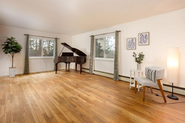 4 Skyline Drive, Essex, VT 05452