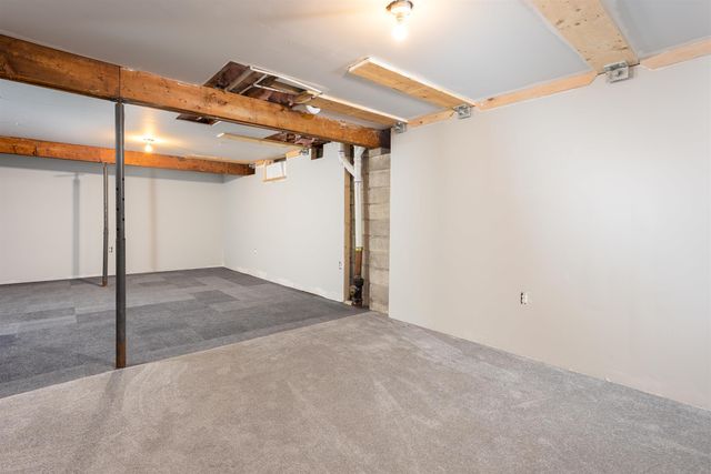 4 Skyline Drive, Essex, VT 05452