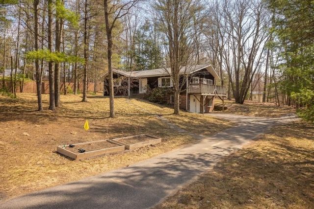 4 Skyline Drive, Essex, VT 05452