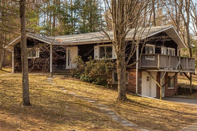 4 Skyline Drive, Essex, VT 05452