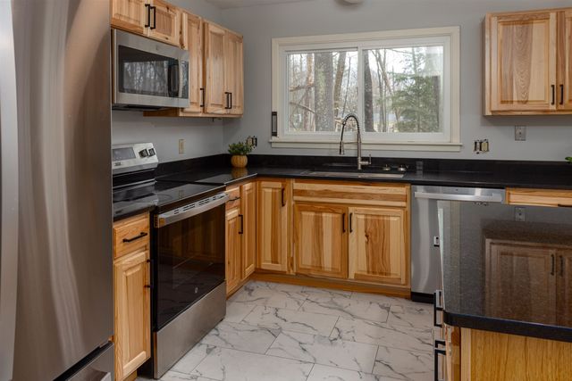 4 Skyline Drive, Essex, VT 05452