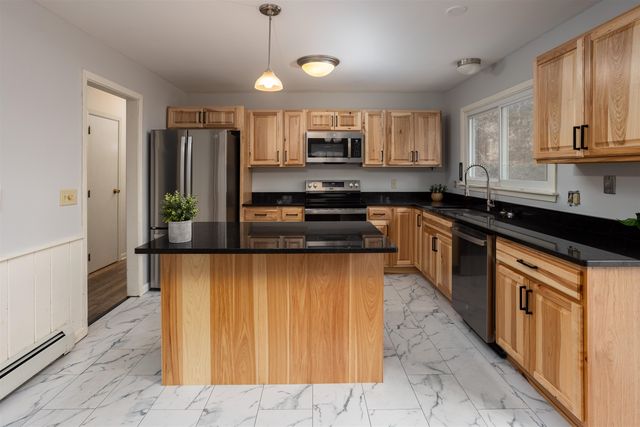 4 Skyline Drive, Essex, VT 05452