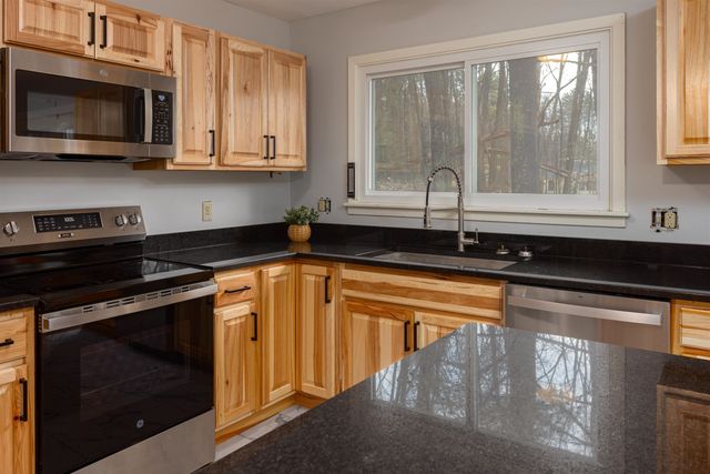 4 Skyline Drive, Essex, VT 05452