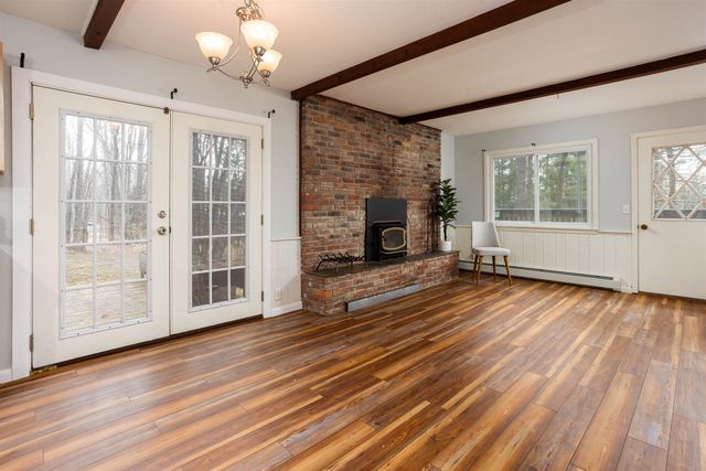 4 Skyline Drive, Essex, VT 05452