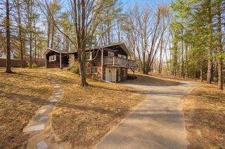 4 Skyline Drive, Essex, VT 05452