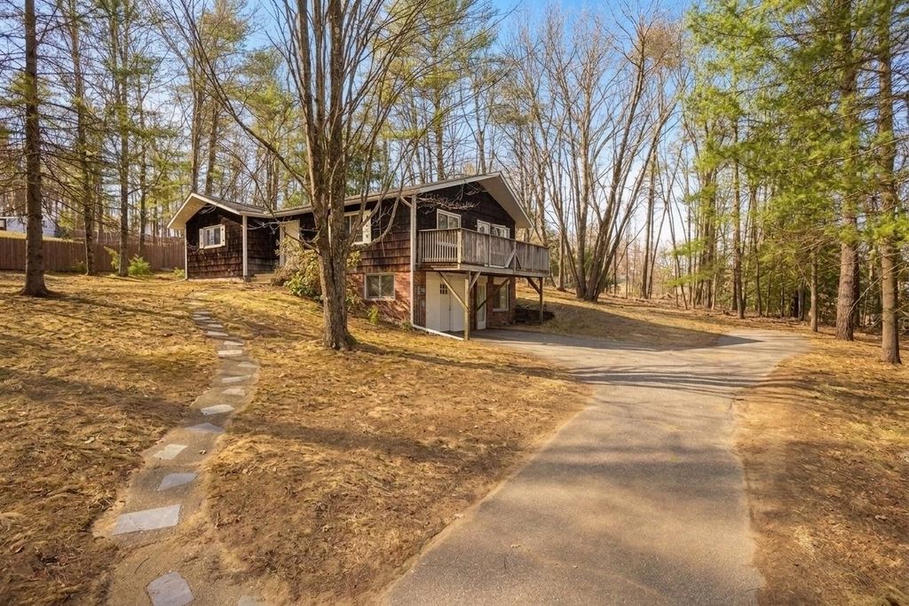 4 Skyline Drive, Essex, VT 05452