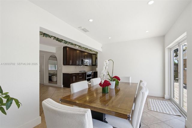 7151 SW 14th St, Pembroke Pines, FL 33023