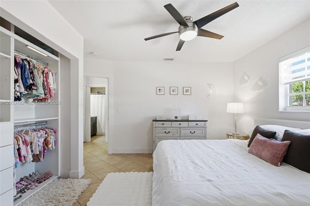 7151 SW 14th St, Pembroke Pines, FL 33023