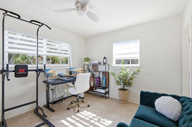 7151 SW 14th St, Pembroke Pines, FL 33023