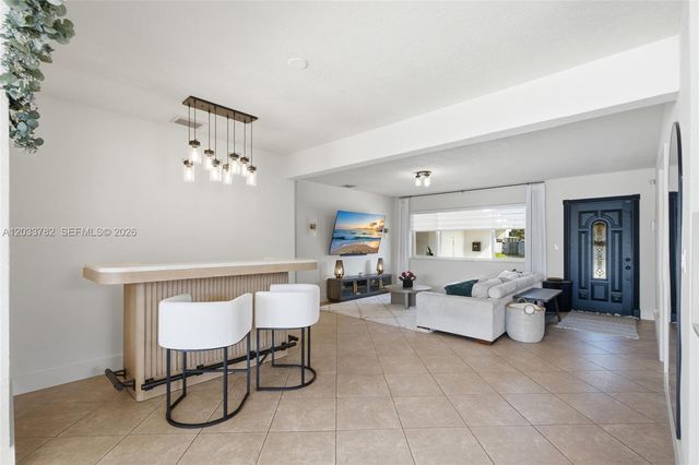 7151 SW 14th St, Pembroke Pines, FL 33023