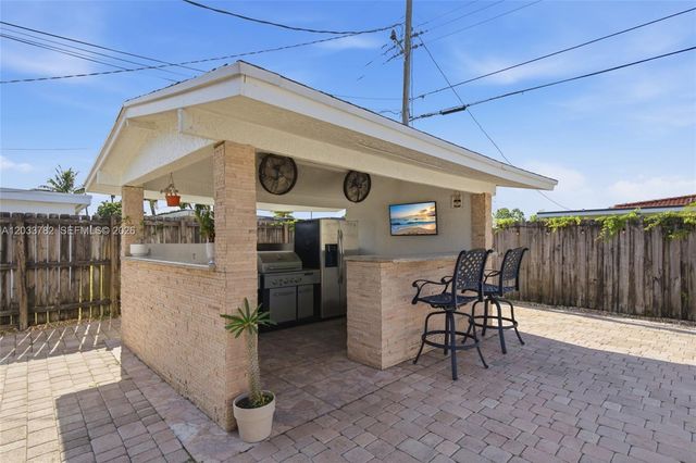 7151 SW 14th St, Pembroke Pines, FL 33023