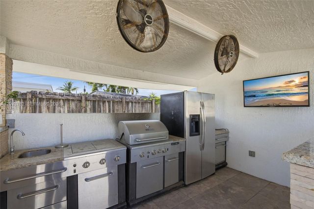 7151 SW 14th St, Pembroke Pines, FL 33023