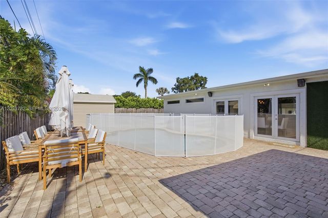 7151 SW 14th St, Pembroke Pines, FL 33023
